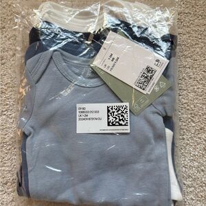 BNWT NB Onesies 100% Organic Cotton